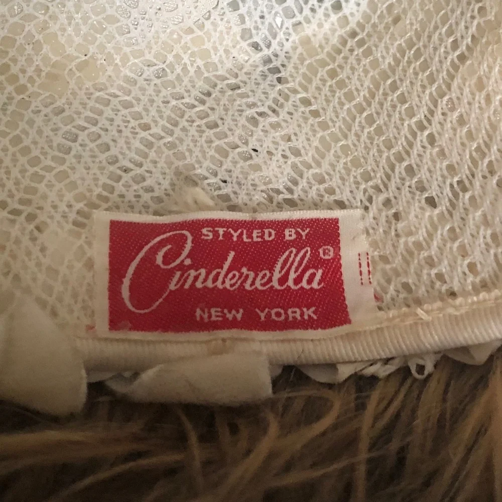 Vintage White Flower Hat by CINDERELLA - Picture 10 of 10